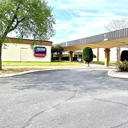 Americas Best Value Inn - Уилсън Екстериор снимка